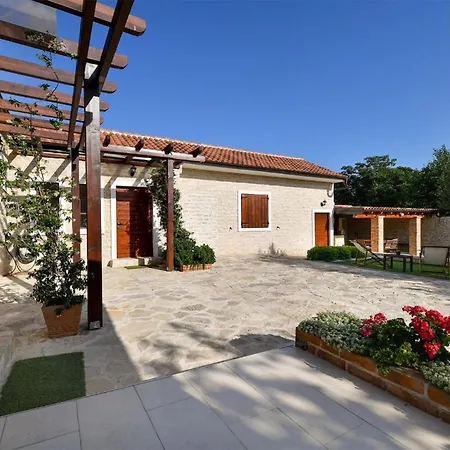 Vikendica In Lisicic With Wifi Lisicici