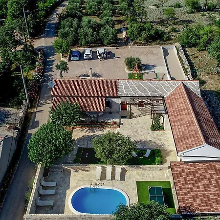 In Lisicic With Wifi بيت للعطل Lisicici