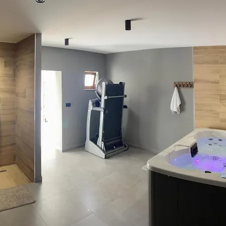Casa de Férias In Lisicic With Sauna Lisicici